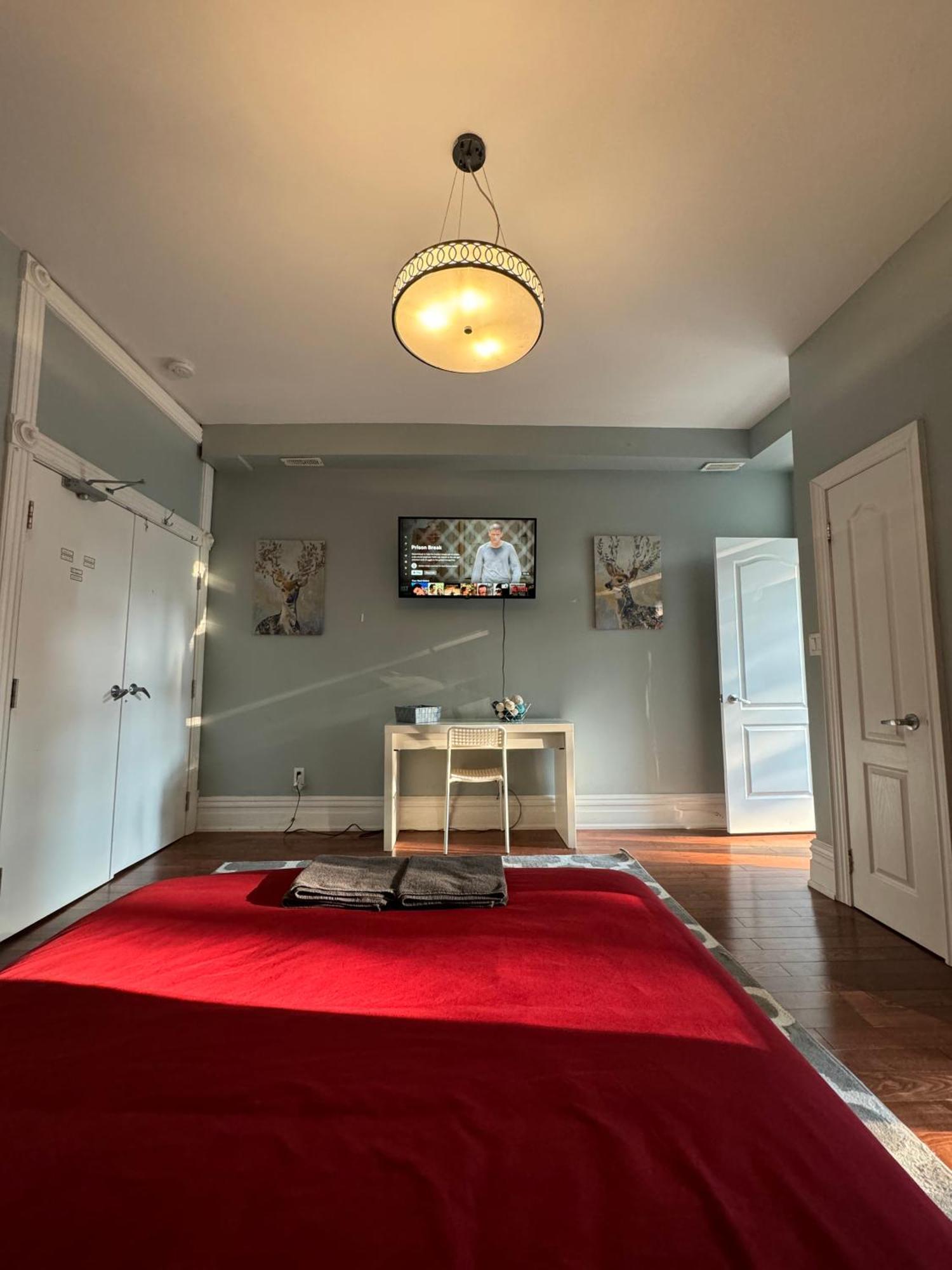 Spacious Townhouse Close To Dundas Square! Gasthof Toronto