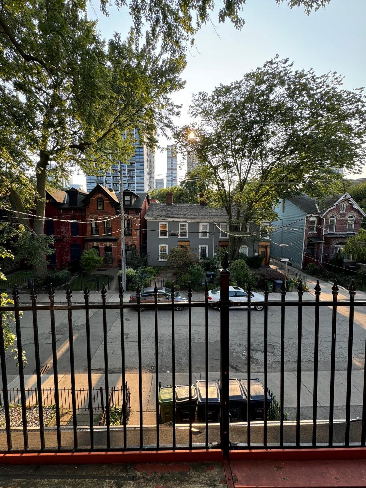 Spacious Townhouse Close To Dundas Square! Gasthof *