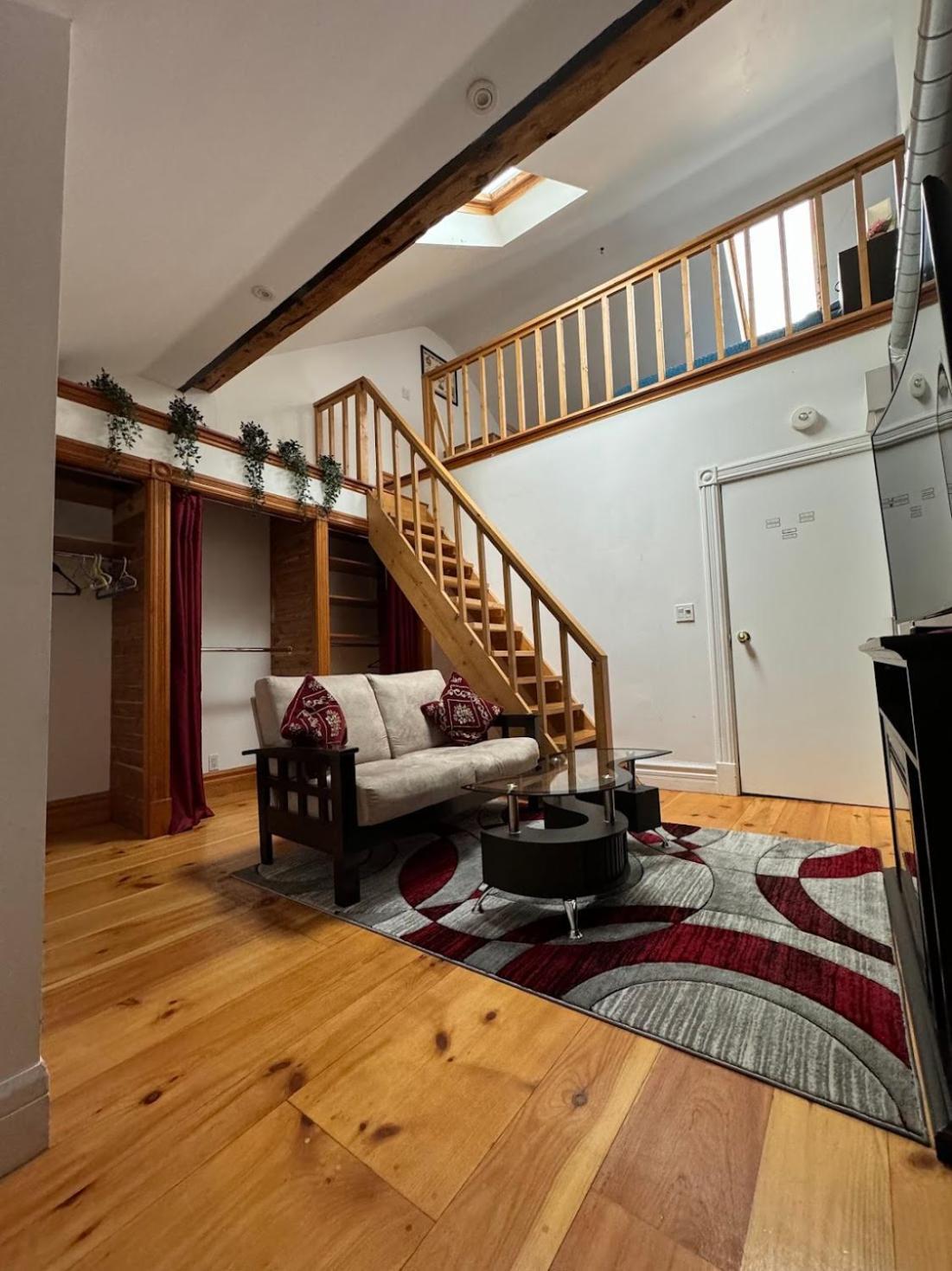 Gasthof Spacious Townhouse Close To Dundas Square! Toronto